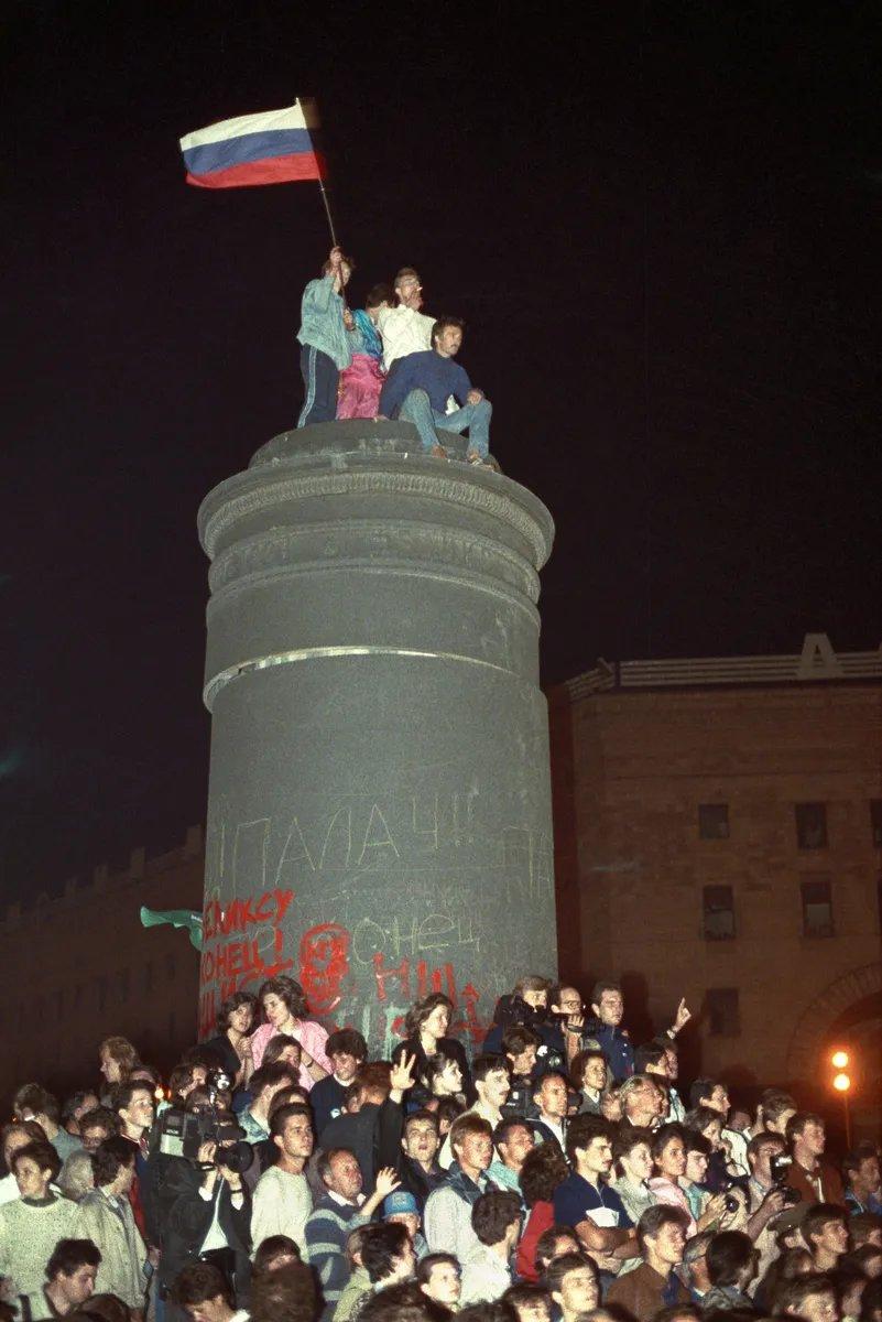 22 августа 1991 года. Снос памятника Дзержинскому. Фото: Андрей Соловьев / Фотохроника ТАСС