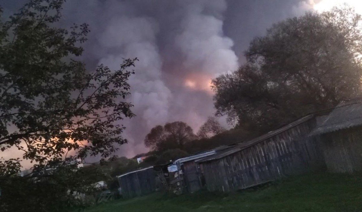 Возгорание склада боеприпасов в Торопце. Фото: соцсети