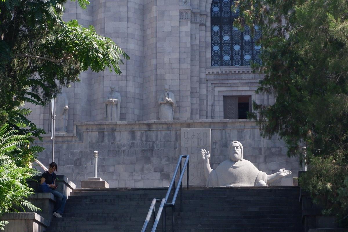 Памятник Маштоцу. Фото: Фото: Андрей Новашов