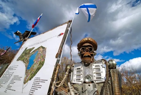 Железная скульптура у горы Гасфорта Фото: РИА Новости
