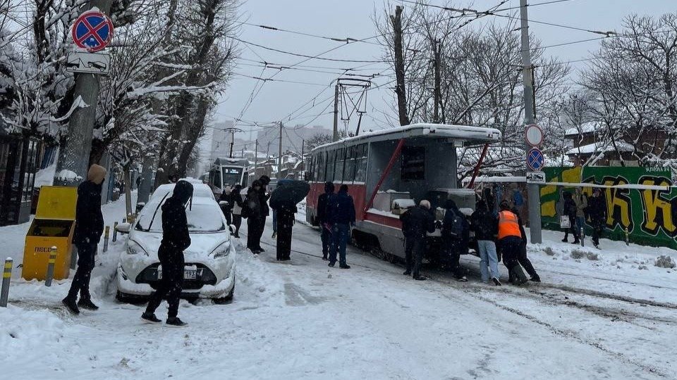 Граждане пассажиры, толкните трамвай!
