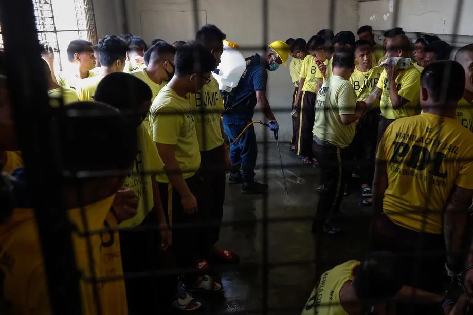 Дезинфекция одной из тюремных камер в Маниле, Филлипины. Фото: EPA-EFE
