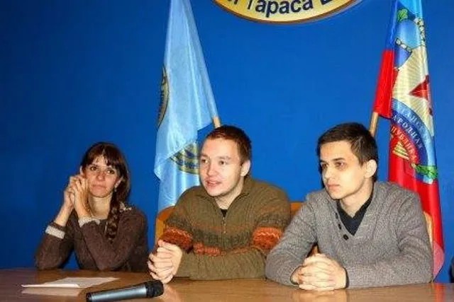 Арсений Шипиленко (справа) и Всеволод Дугин (в центре). Фото: сайт Луганского университета