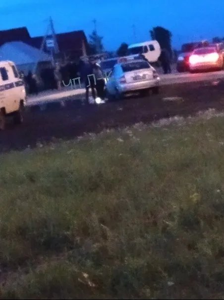 Полицейские в соседнем селе Никитинка. Фото: «ЧП Ленинск-Кузнецкий 112» / «ВКонтакте»