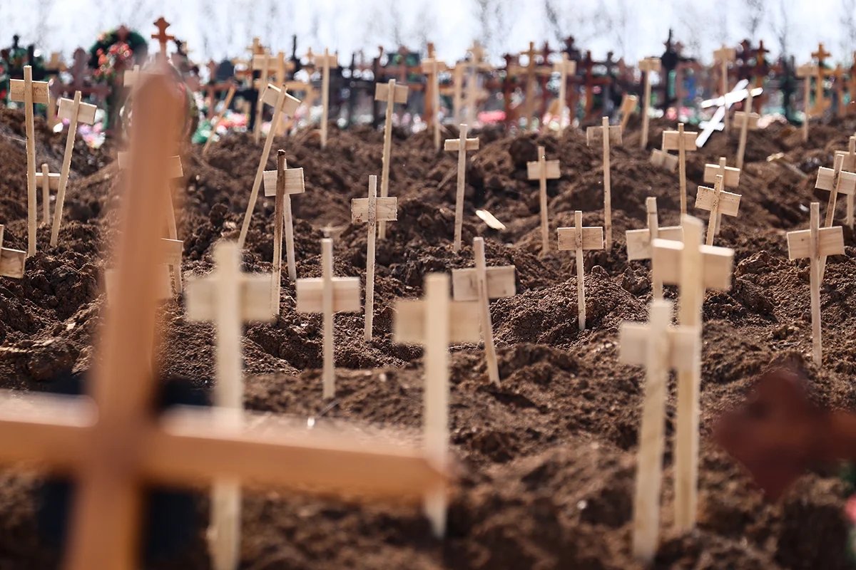 Массовое захоронение людей на Старокрымском кладбище. Мариуполь. Фото: Петр Ковалев / ТАСС