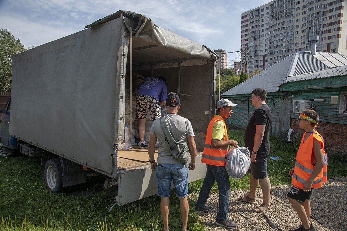 Пункт выдачи гуманитарной помощи в одной из церквей Курска. Фото: Алексей Душутин / «Новая газета»