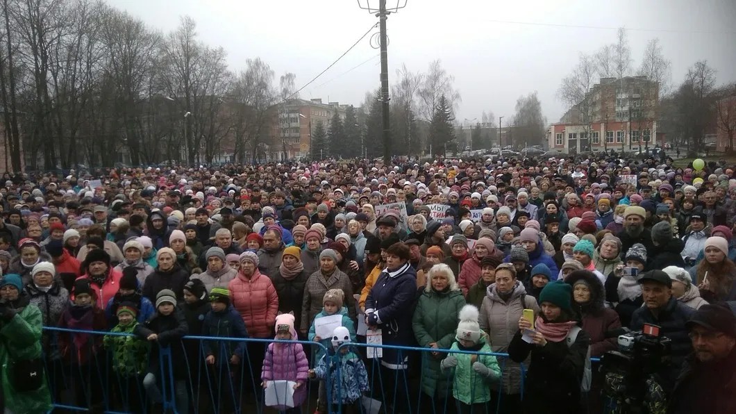 На антимусорный митинг в Карабаново в ноябре 2019 года вышло 3 тысячи человек или 1/5 населения города. Фото: vk.com/alextbo