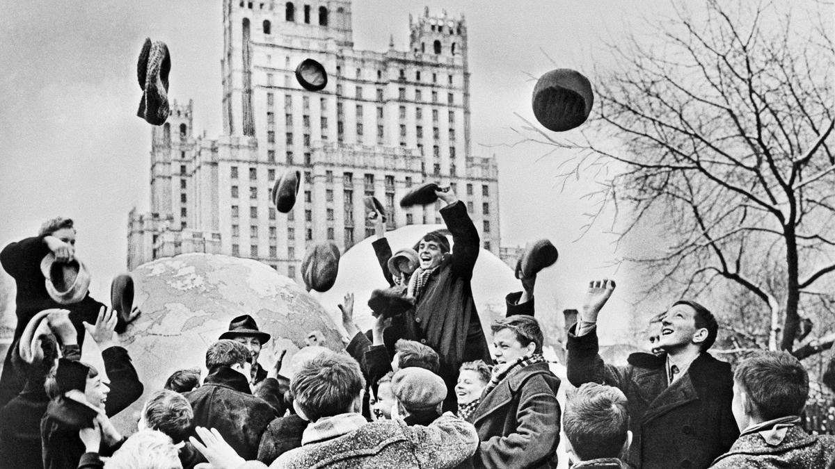 Каково человеку в скафандре легенд?