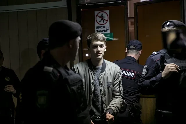 Секс порно азғындық күйеуі әйелі мен досы