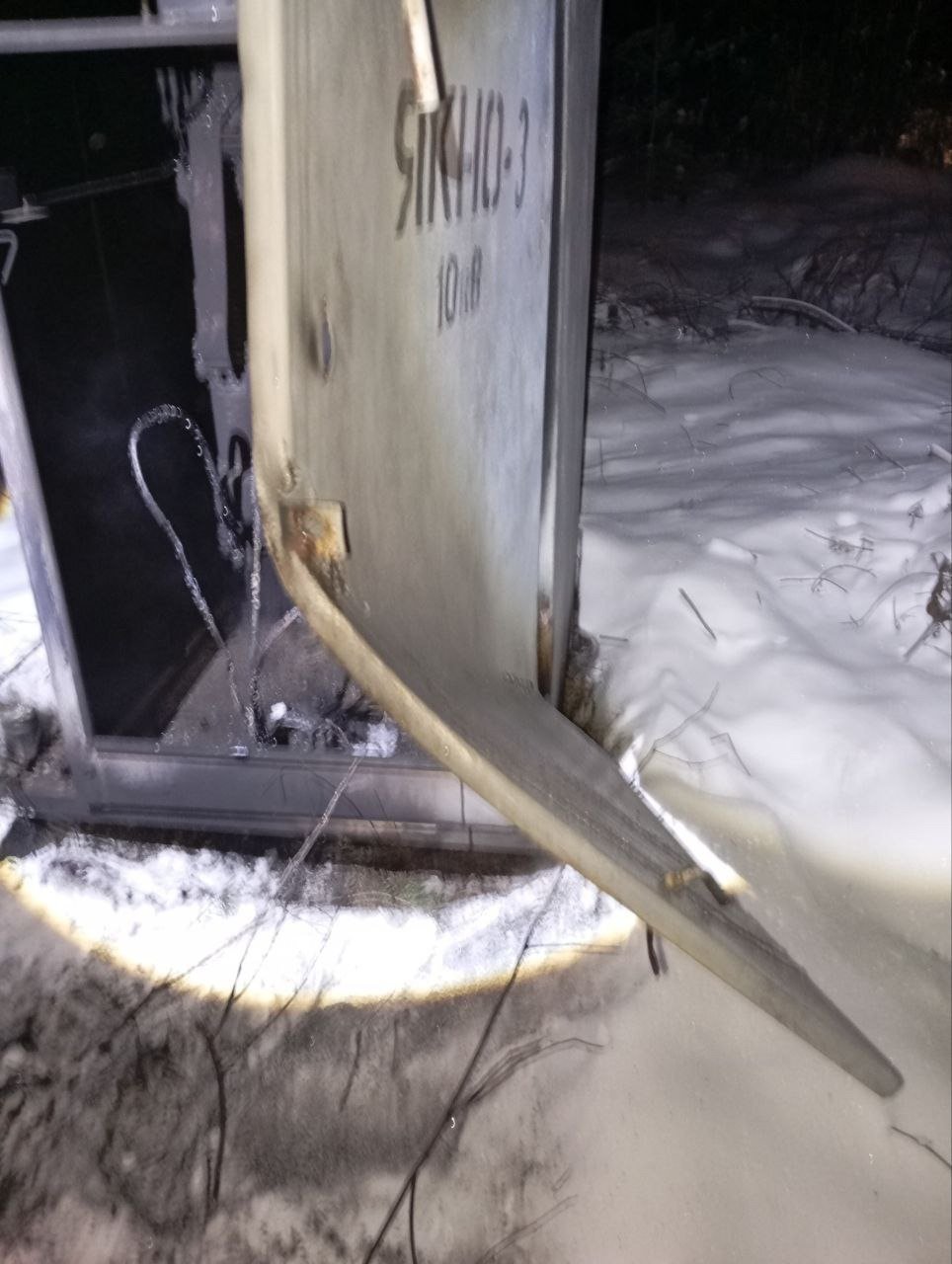 Последствия поджога подстанции в Саянске 24 декабря. Фотографии «Облкоммунэнерго»