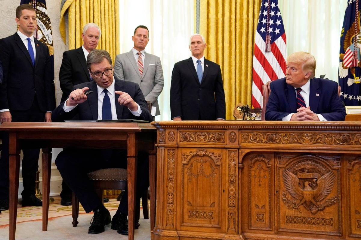 Александар Вучич и Дональд Трамп в Овальном кабинете Белого дома, 2020 год. Фото: AP / TASS