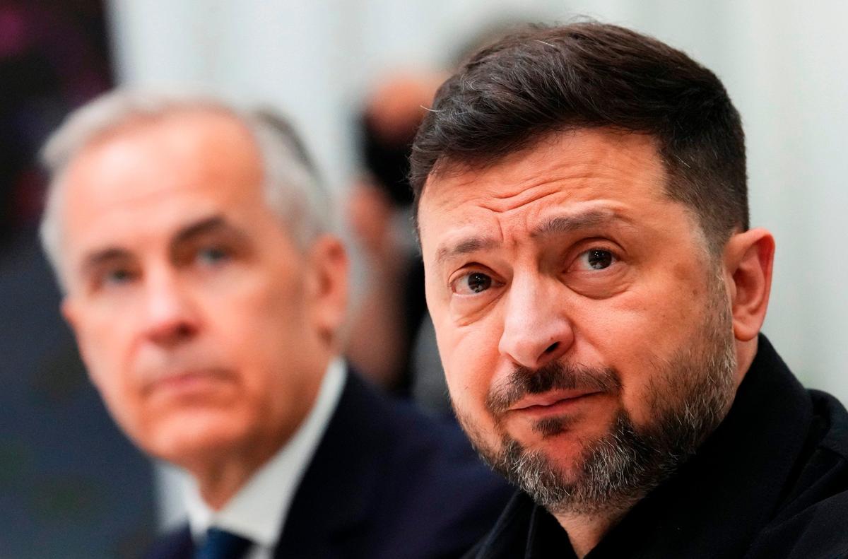 Премьер-министр Канады Марк Карни и президент Украины Владимир Зеленский (слева направо) во время 8-го саммита Европейского политического сообщества. Фото: AP / TASS