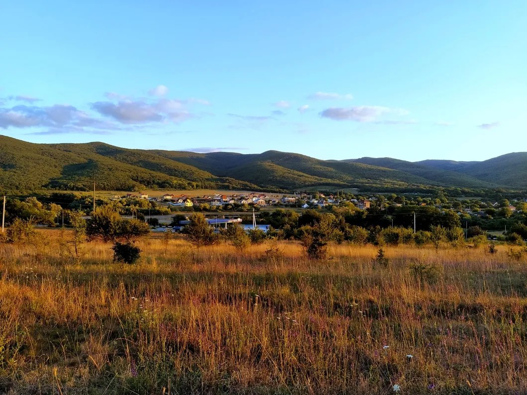 Вид на долину и село Гончарное. Фото: Екатерины Резникова, для «Новой»