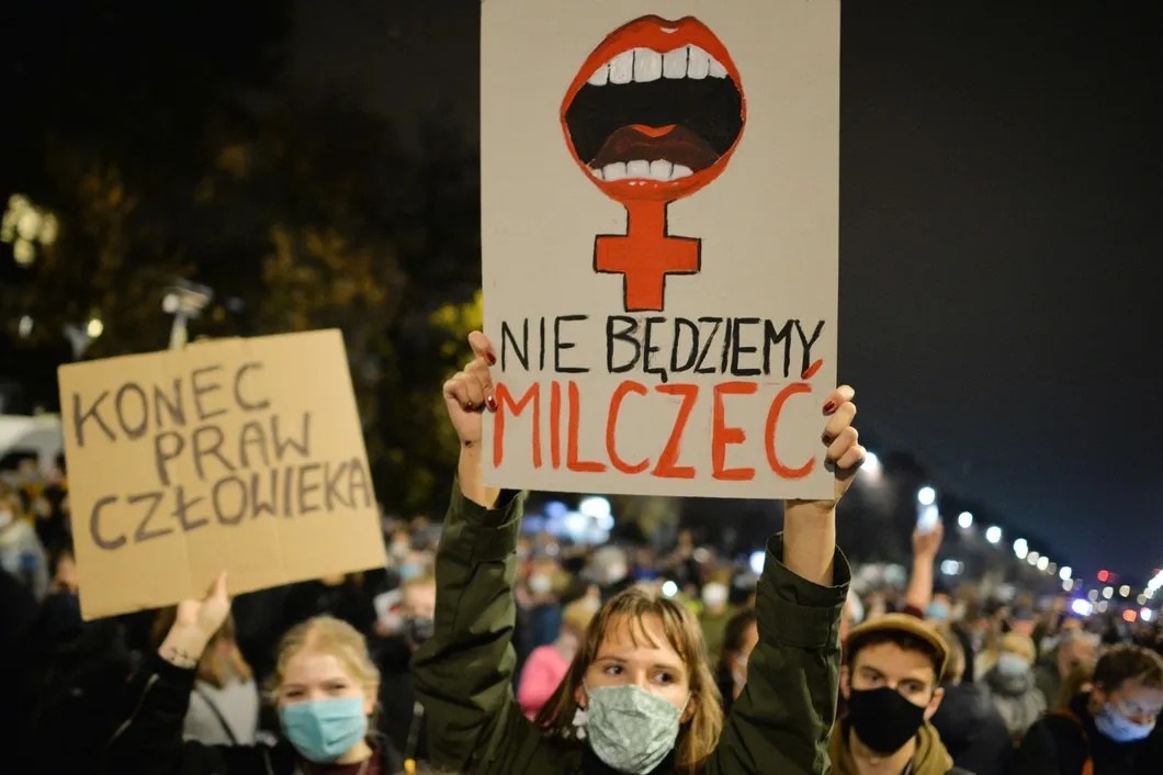 Участники акции протеста, получившей название «черная суббота», против ужесточения законодательства об абортах в Польше. Фото: РИА Новости