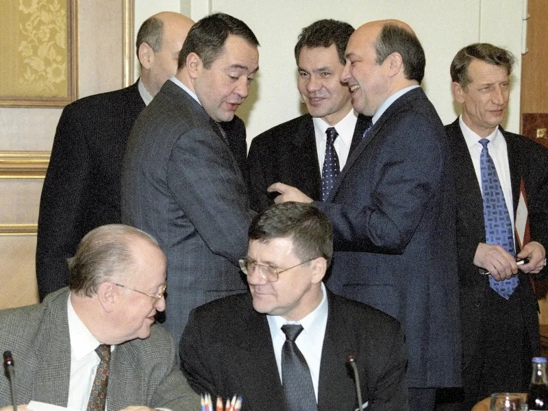 2000 год: члены правительства в перерыве между заседаниями. Фото: РИА Новости