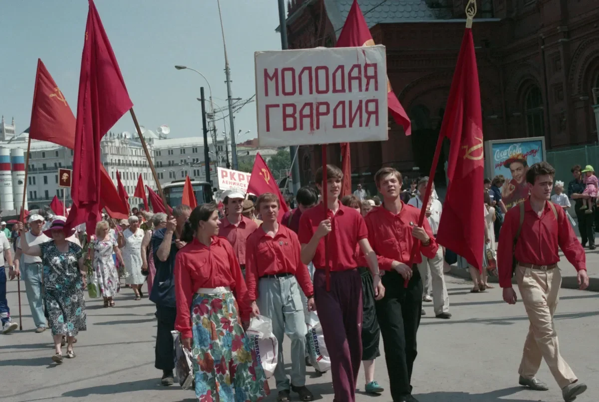 Уроки почитания. Единые программы, единый учебник, «Молодая гвардия» в  списке обязательного чтения — все это уже стало обязательным для литературы  в школах или скоро станет — Новая газета