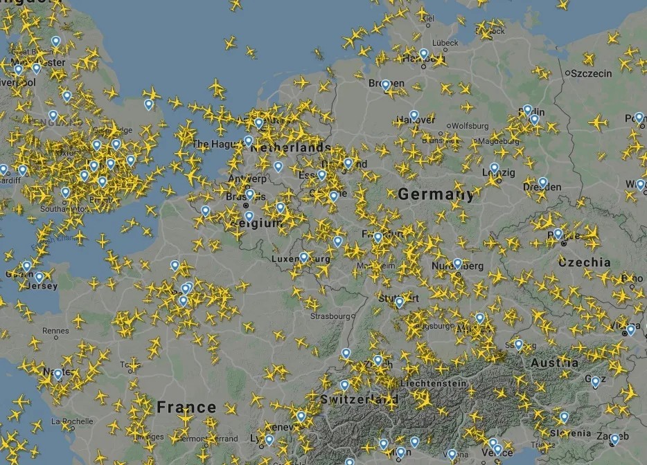 Авиатрафик над Европой днем 16.03.2020. Скриншот Flightradar24