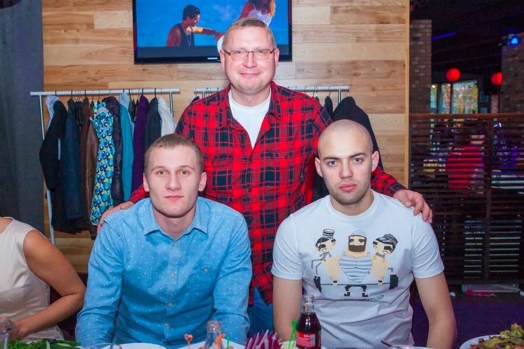 Дмитрий Захаров (справа). Фото из соцсетей