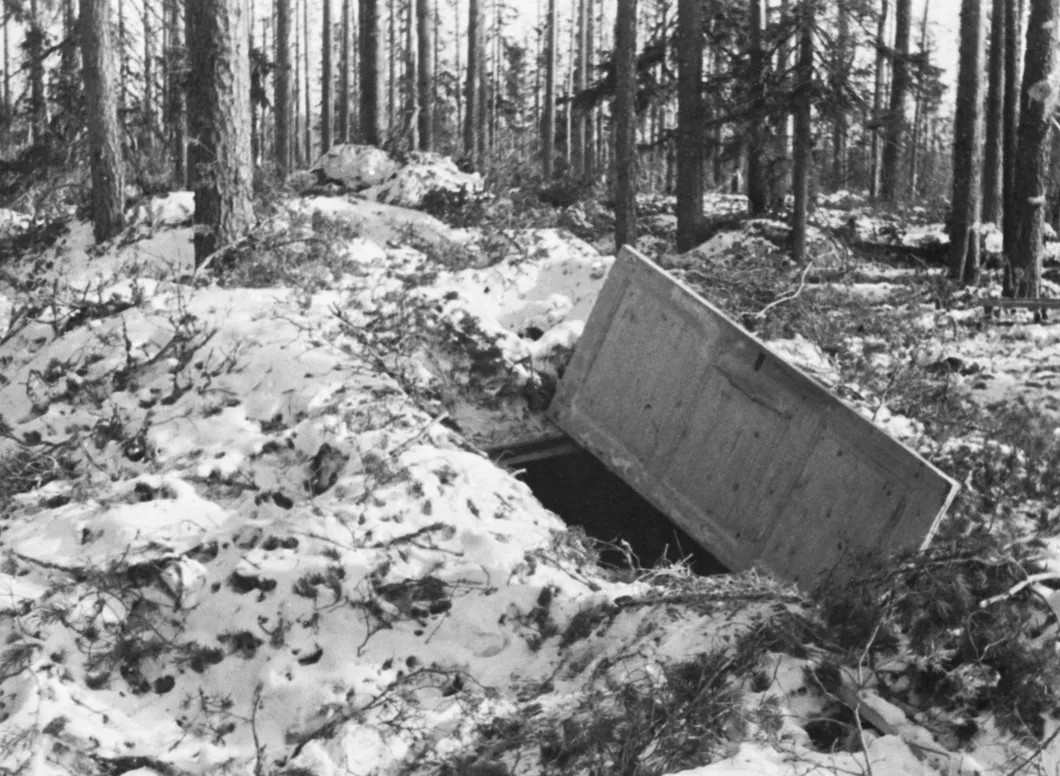 Ноябрь 1940 г. Вход в подземное укрепление финнов на высоте Черная, где проходили бои во время советско-финляндской войны. Точная дата съемки не установлена. ТАСС