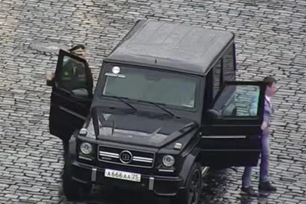 Октябрь 2018 года. Виктор Золотов (на фото слева) обезвредил злоумышленника, угрожавшего взорвать автомобиль под стенами Кремля