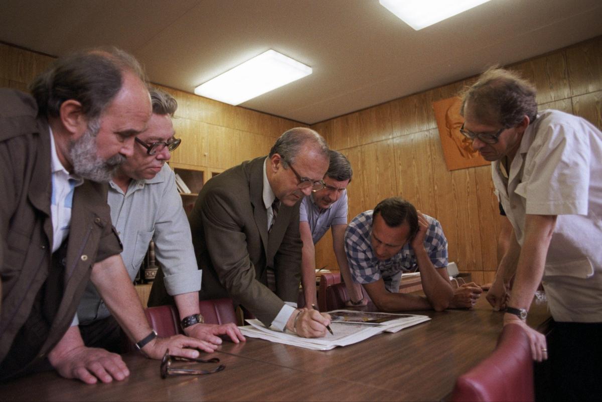 В редакции журнала «Огонек», 1987 год. Фото: Владимир Репик /Фотохроника ТАСС
