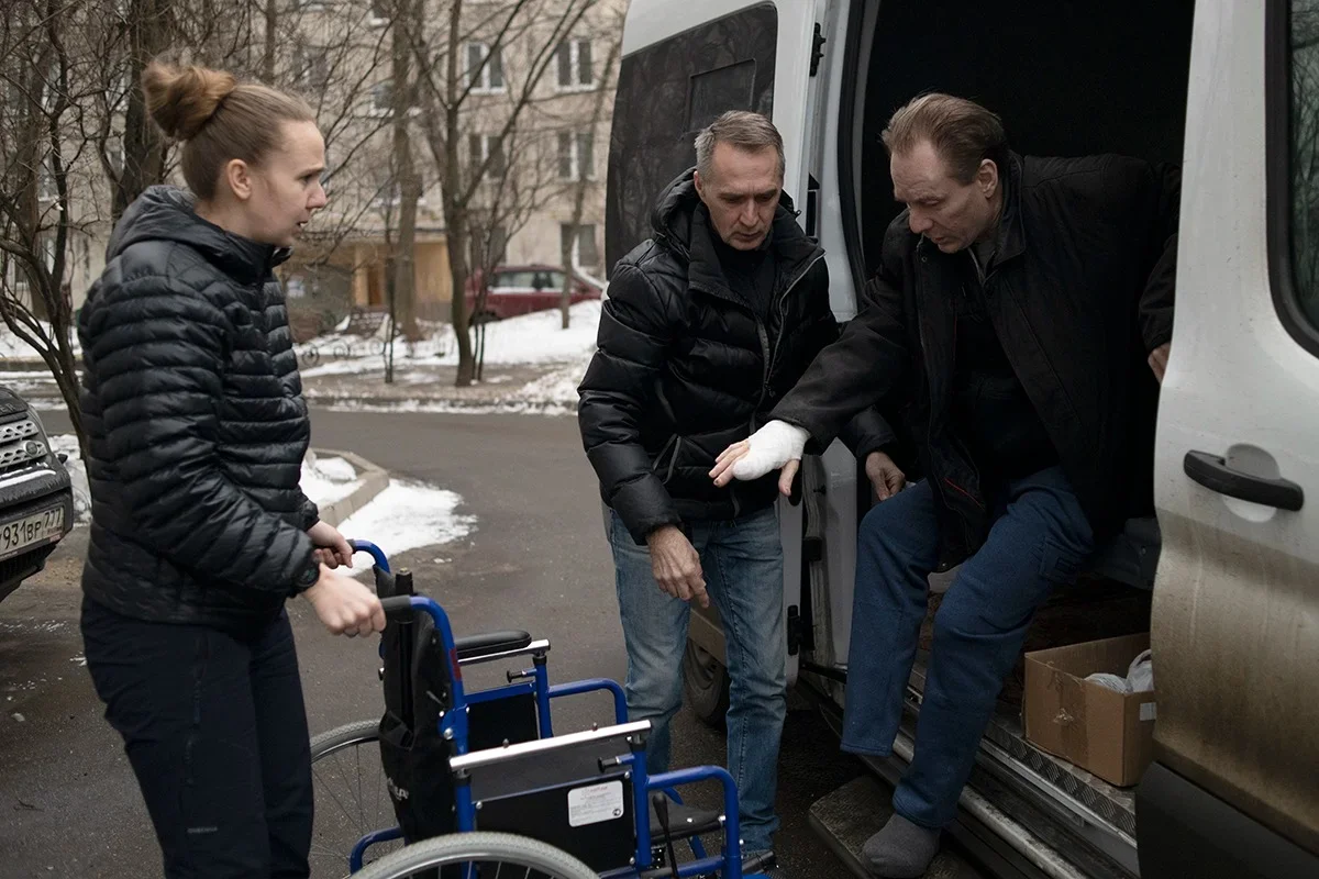 Николая из больницы с ампутацией привезли в «Убежище». Фото: Светлана Виданова / «Новая газета»