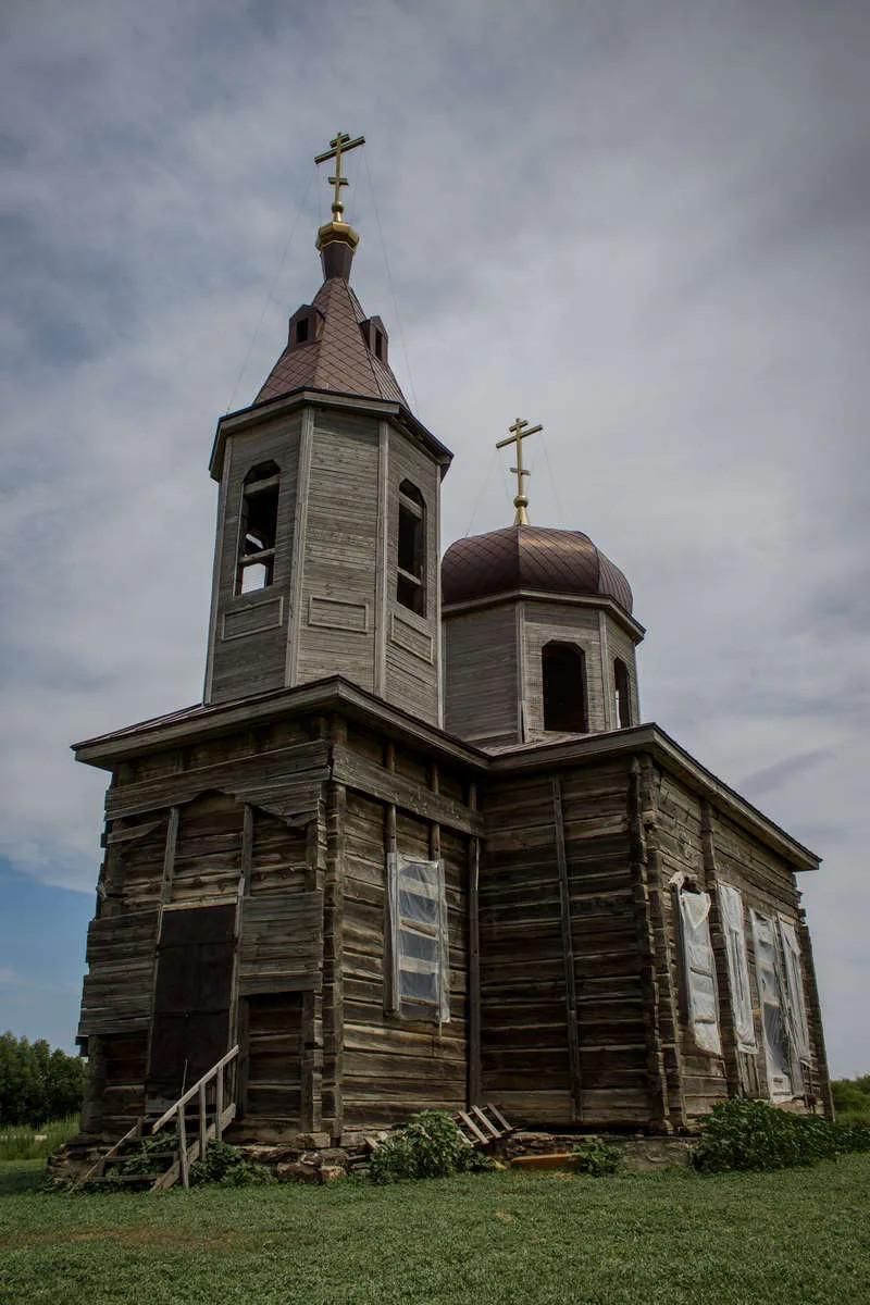 Деревянная церковь в селе. Фото: Матвей Фляжников — специально для «Новой»