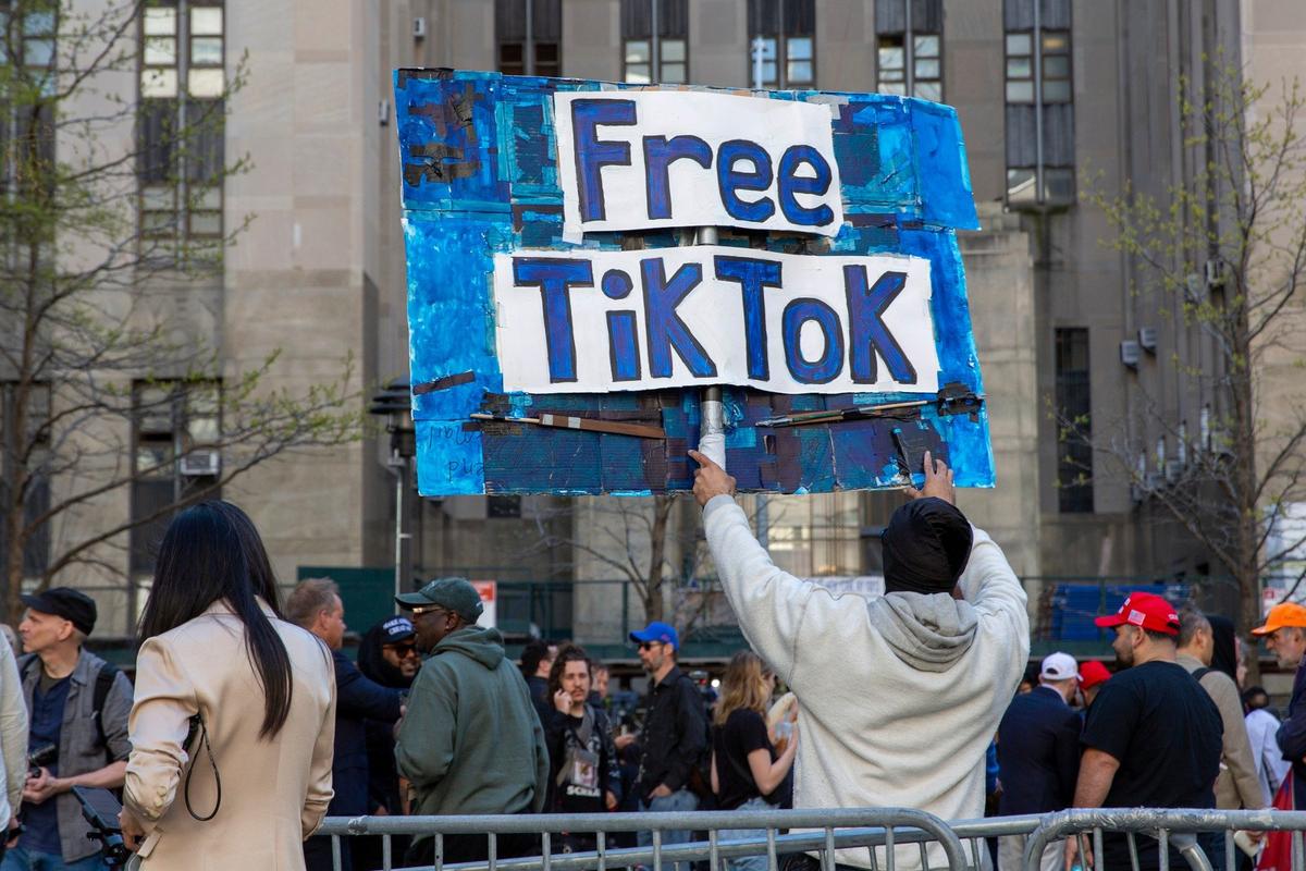 Палата представителей приняла закон о запрете TikTok в США. Фото: AP / TASS