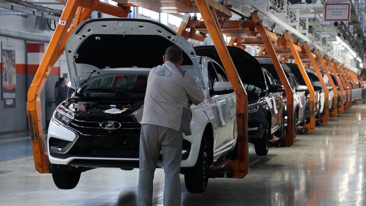 Линии сборки на автомобильном заводе «АвтоВАЗ». Фото: Егор Алеев / ТАСС