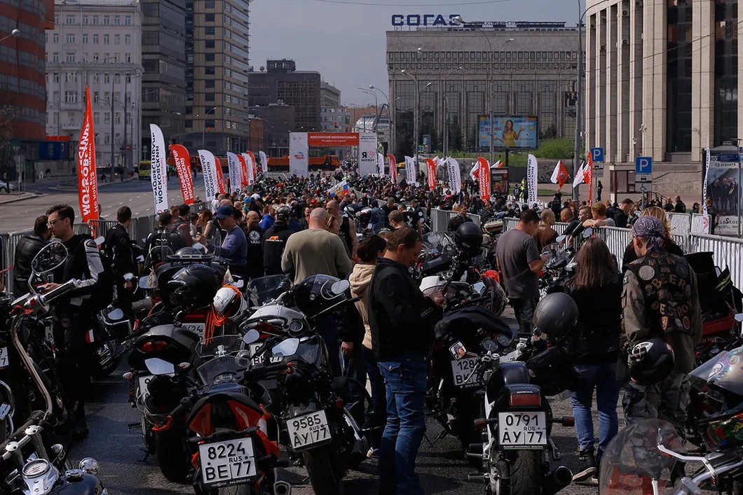Проспект Сахарова, сбор мотоциклистов перед парадом. Фото: Светлана Виданова / специально для «Новой»