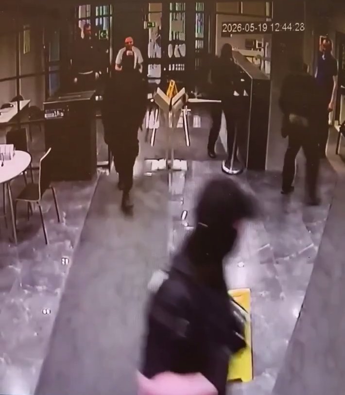 Кадр из видео с камер на проходной. Скриншот