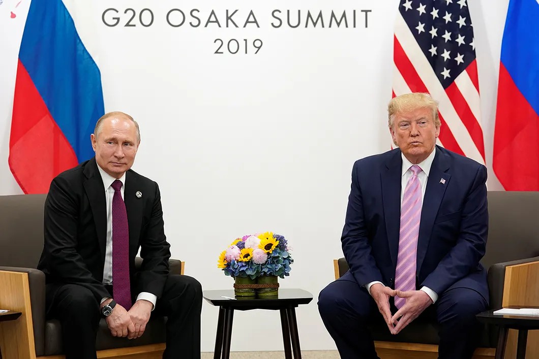 Владимир Путин и Дональд Трамп на саммите G20 в Осаке. Фото: Reuters / Kevin Lamarque