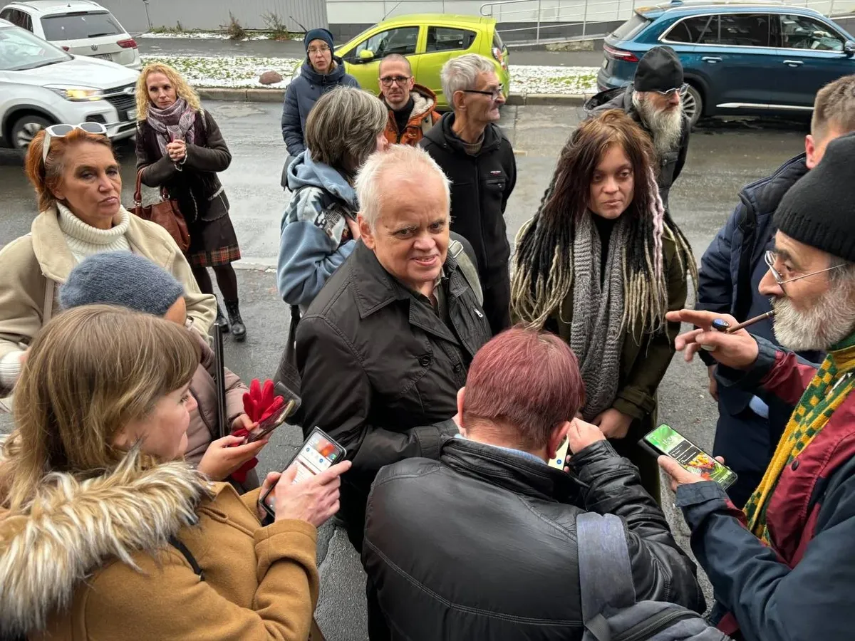 Политолог Евгений Бестужев на свободе после приговора: условно. Фото: Алексей Душутин / «Новая газета»