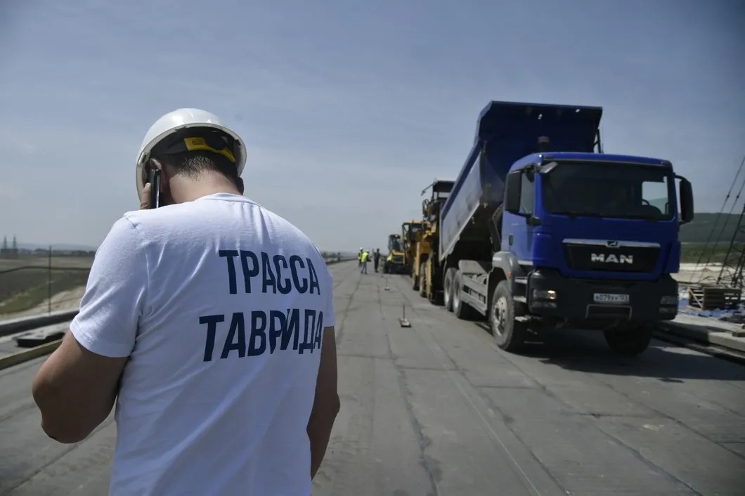 Строительство самого протяженного путепровода трассы «Таврида». Фото: Александр Полегенько / РИА Новости