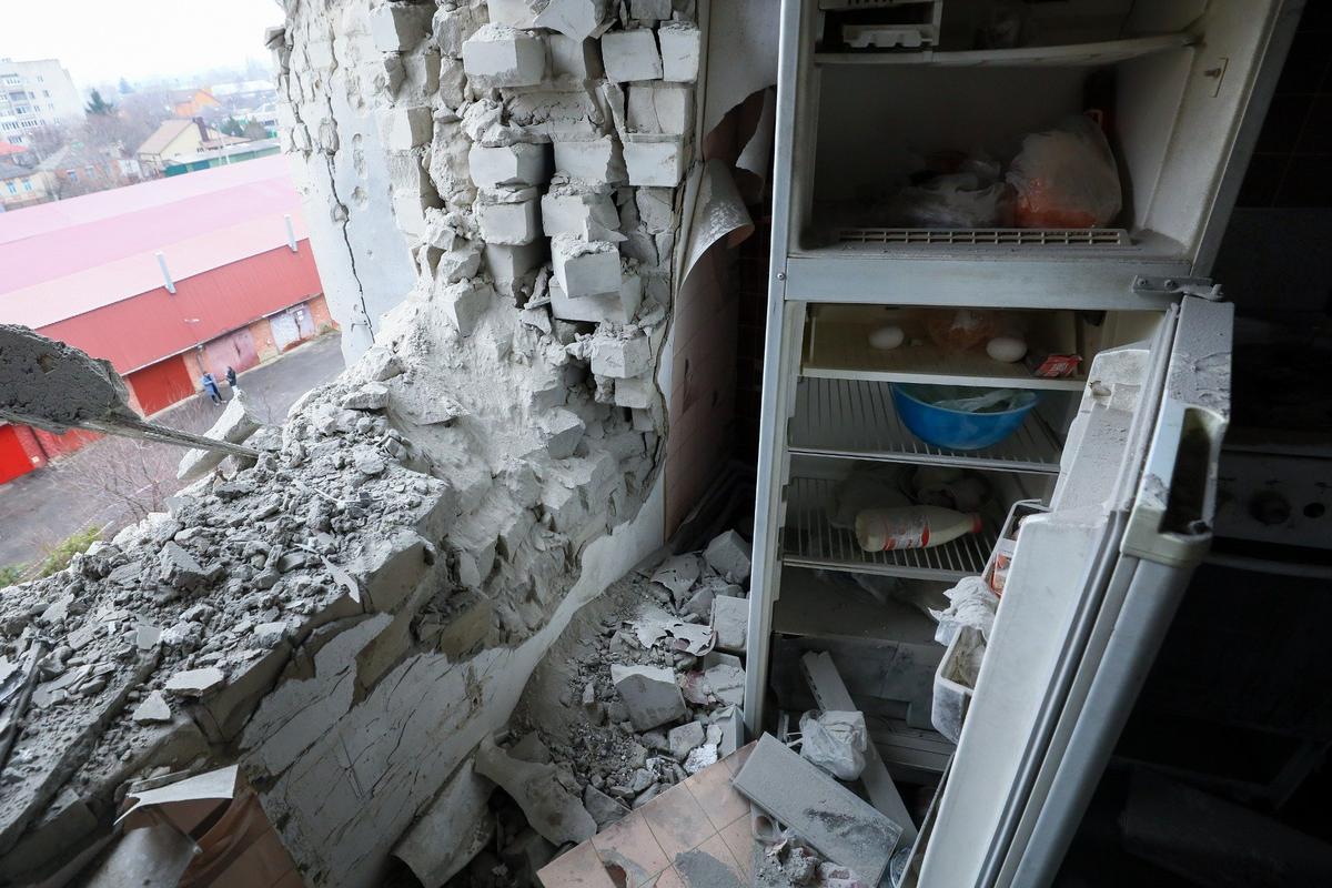 Квартира в здании, поврежденном в результате обстрела. Фото: Павел Колядин / ТАСС