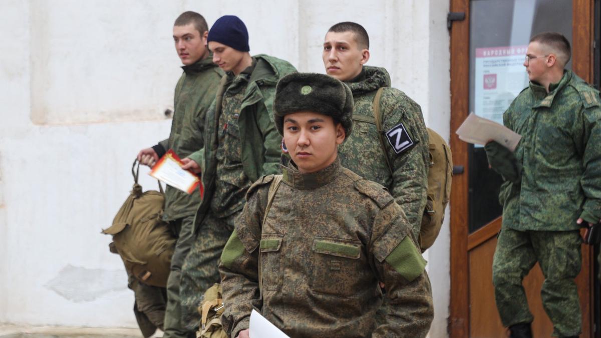 «Раньше ловили на удочки, теперь вышли на улицы с бреднем»