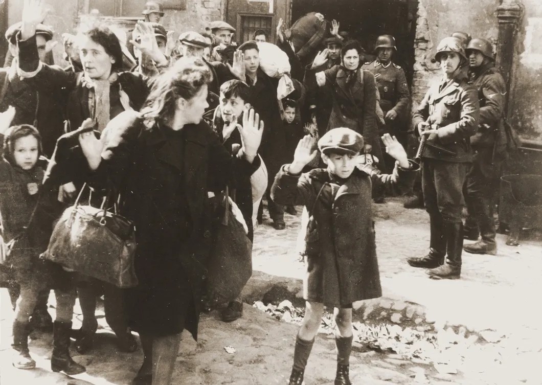 Восстание в Варшавском гетто 1943 года подавлено. Фото: Wikimedia