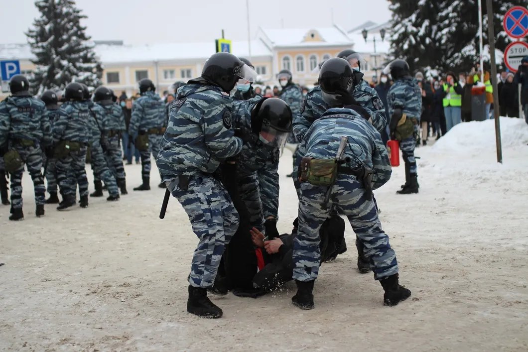 Задержания участников акции в Ярославле. Фото: @teamnavalny_yar
