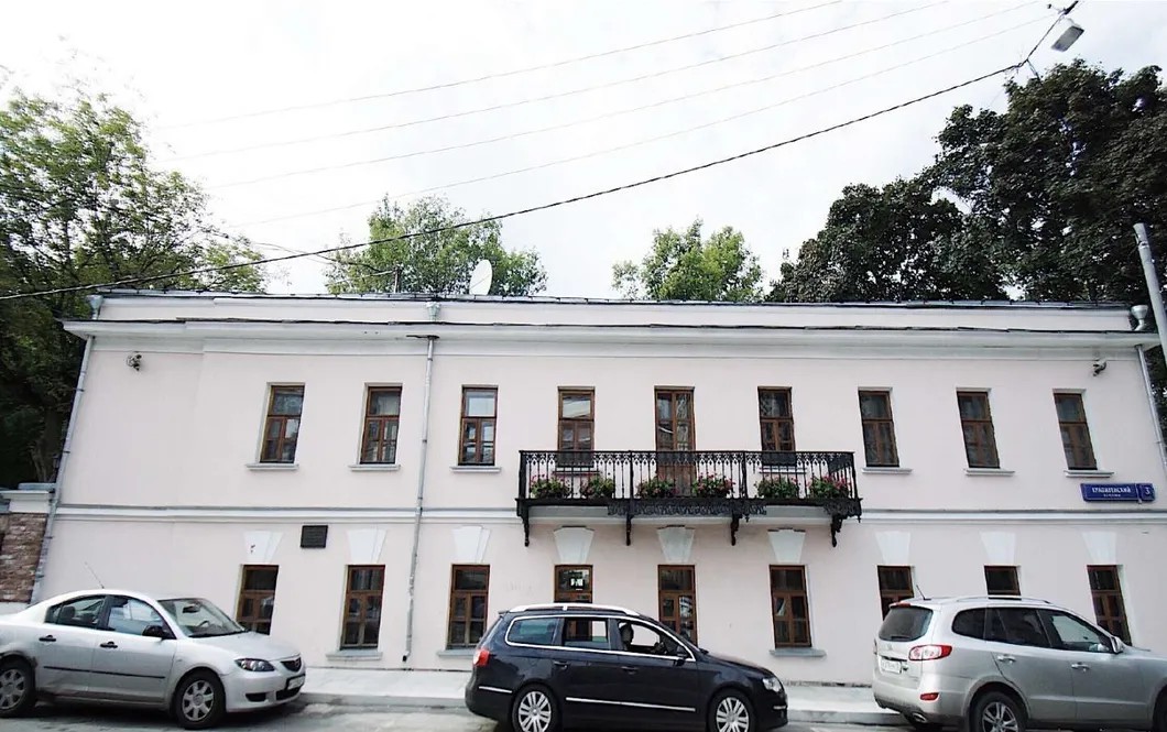 Здание в Крапивинском переулке, куда вломились неизвестные. Фото: world-real-estate.ru