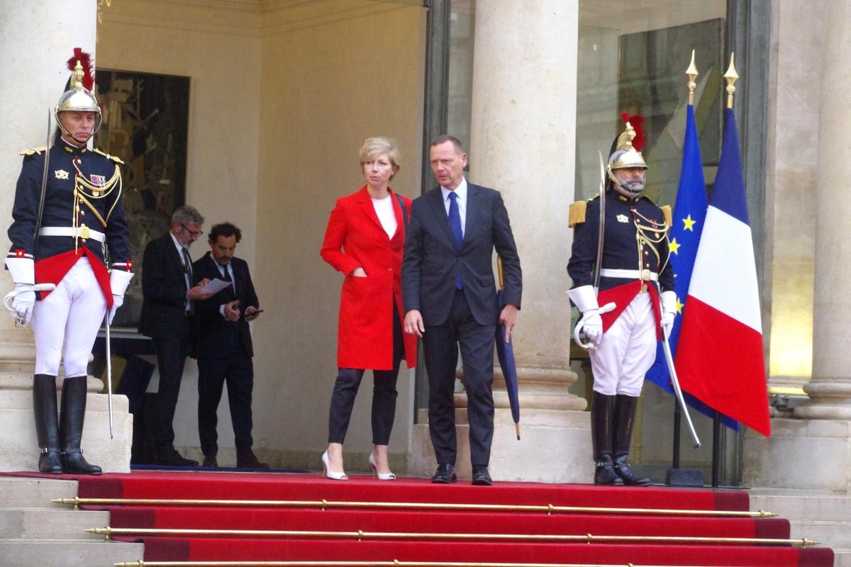 Эмманюэль Бонн (справа), главный дипломатический советник президента Макрона. Фото: Юрий Сафронов / «Новая газета»