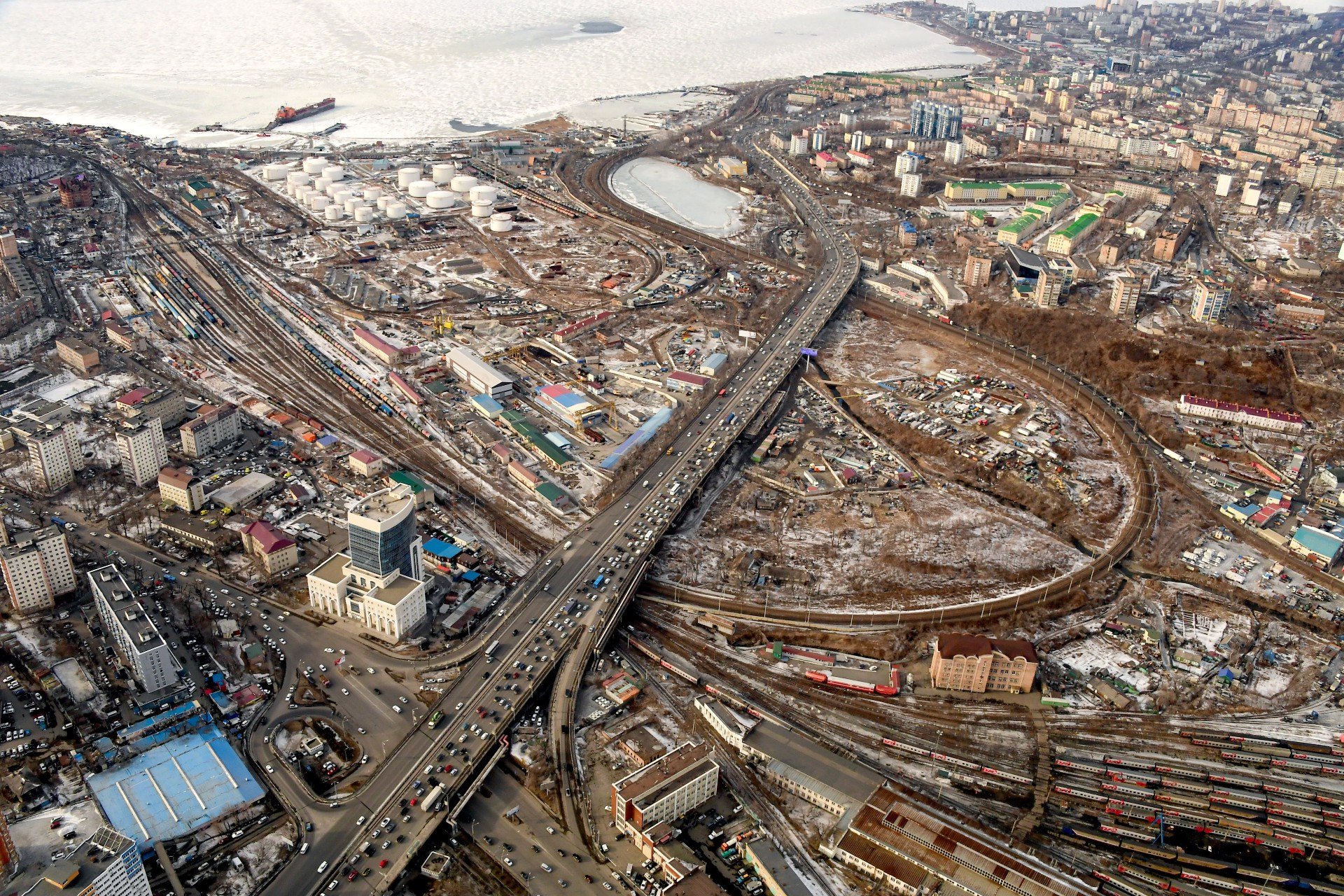 Владивосток, вид на Некрасовский путепровод. Фото: Юрий Смитюк / ТАСС