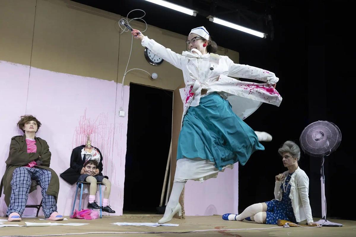 Сцена из спектакля «Bloody Mary». Фото: gesher-theatre.co.il