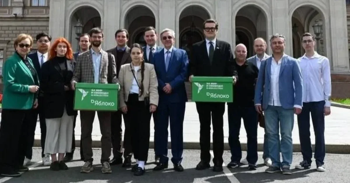 Избирком Петербурга снял «Яблоко» с выборов в Заксобрание, вопрос внесли в повестку «с голоса»