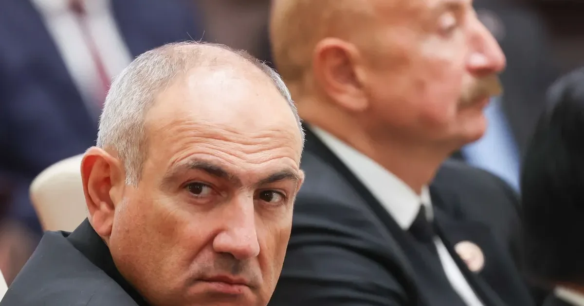 Помощник президента Азербайджана показал послам в Карабахе муляжи армянских рукописей